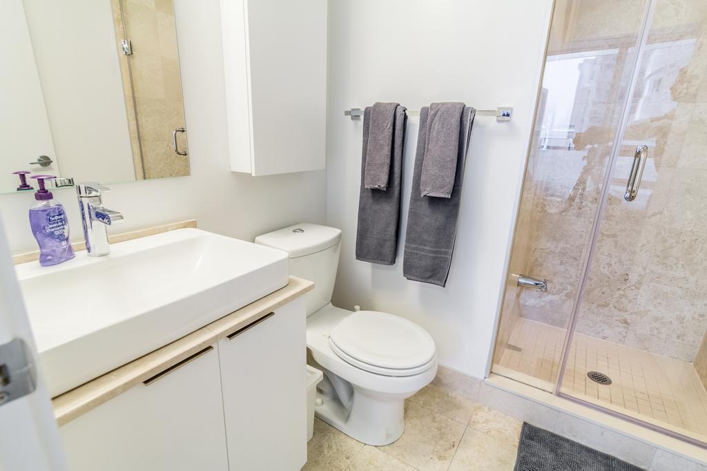 Aoc Suites - Two Bedroom Condo - City/Cn Tower View Toronto Dış mekan fotoğraf
